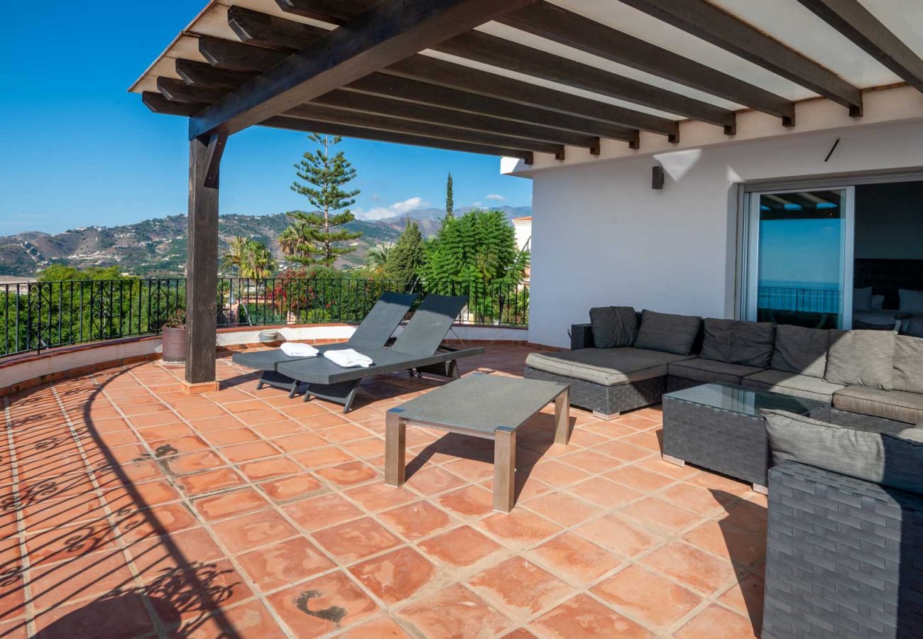 Villa in Almuñecar - Luxury 8 bedroom, 5 bathroom villa with stunning view and private pool and gardens