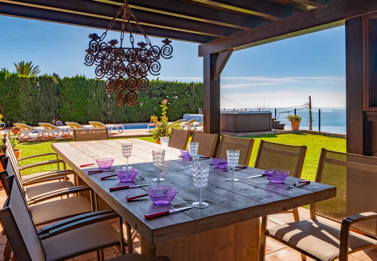 Villa in Almuñecar - Luxury 8 bedroom, 5 bathroom villa with stunning view and private pool and gardens