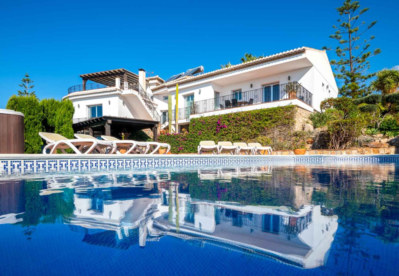 Villa in Almuñecar - Luxury 8 bedroom, 5 bathroom villa with stunning view and private pool and gardens