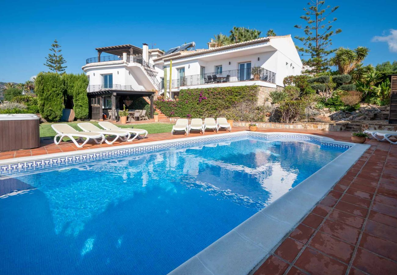 Villa in Almuñecar - Luxury 8 bedroom, 5 bathroom villa with stunning view and private pool and gardens