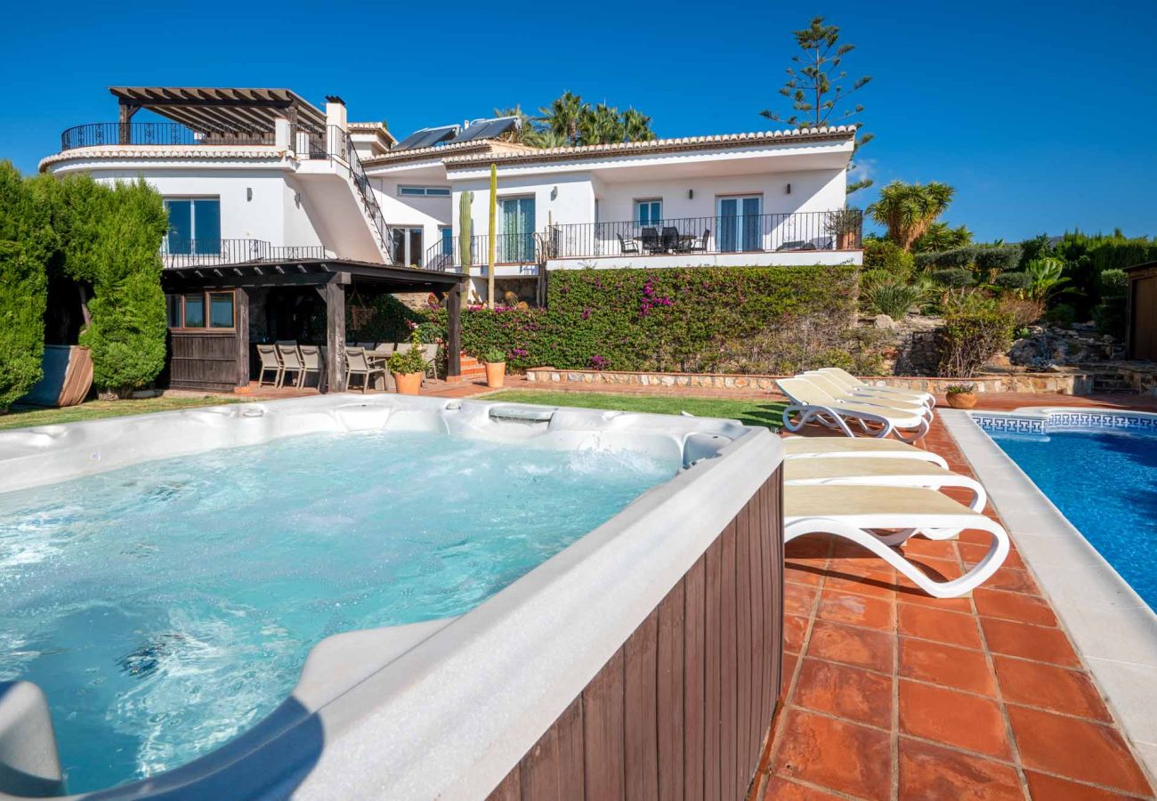 Villa in Almuñecar - Luxury 8 bedroom, 5 bathroom villa with stunning view and private pool and gardens