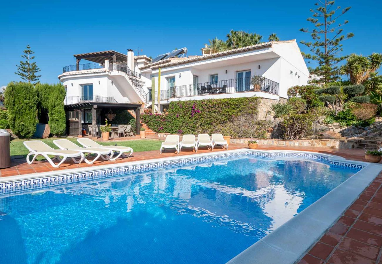 Villa in Almuñecar - Luxury 8 bedroom, 5 bathroom villa with stunning view and private pool and gardens