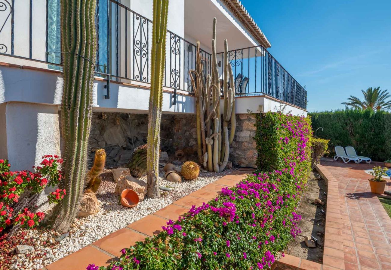 Villa in Almuñecar - Luxury 8 bedroom, 5 bathroom villa with stunning view and private pool and gardens