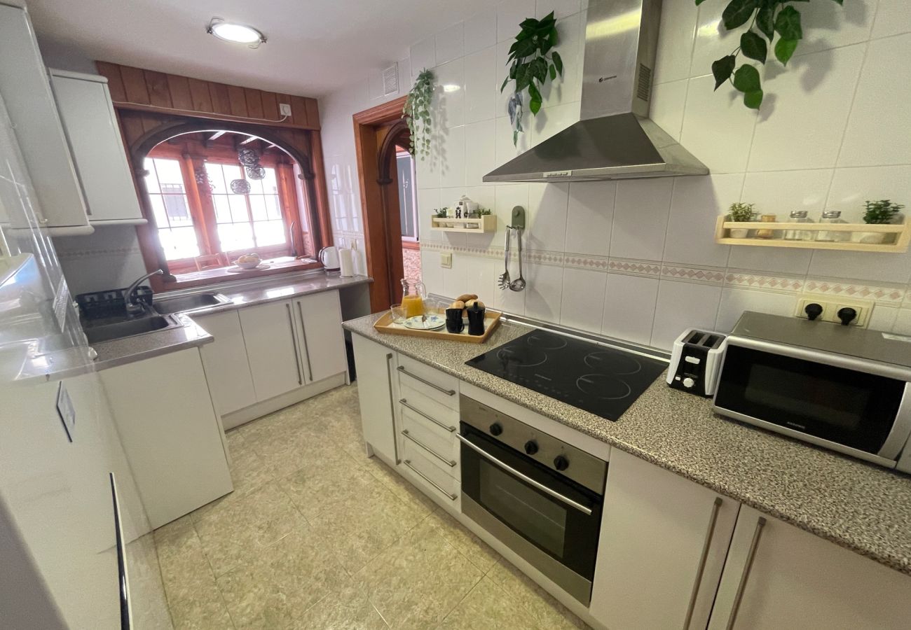 Apartment in La Herradura - Sunny 3 bed apartment only 7 minute walk from beach