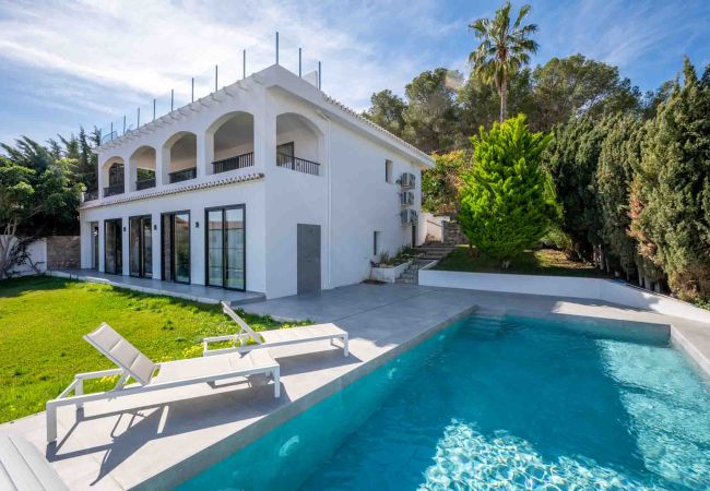 Villa/Dettached house in La Herradura - Stunning 4 bed villa with private pool and views