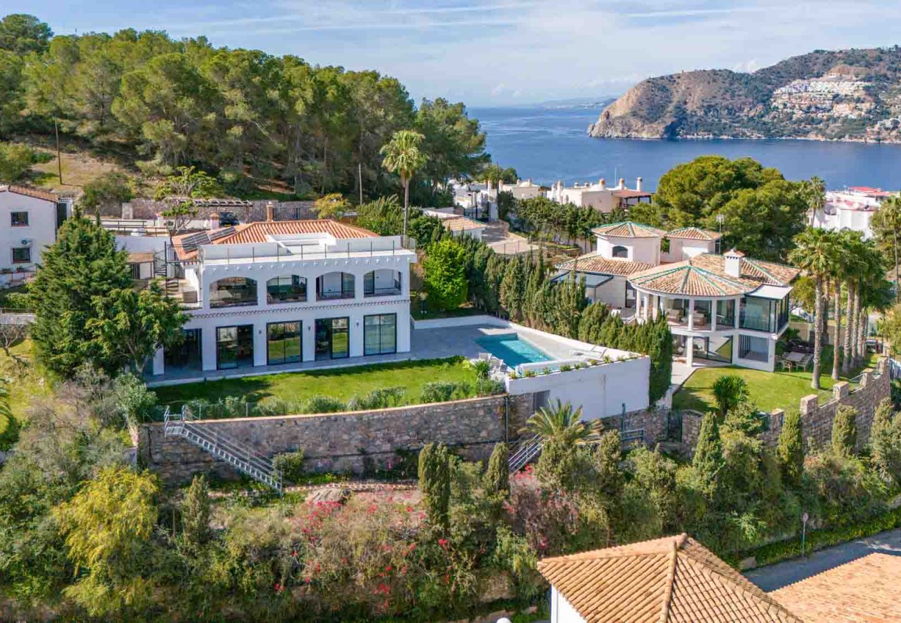 Villa in La Herradura - Stunning 4 bed villa with private pool and views