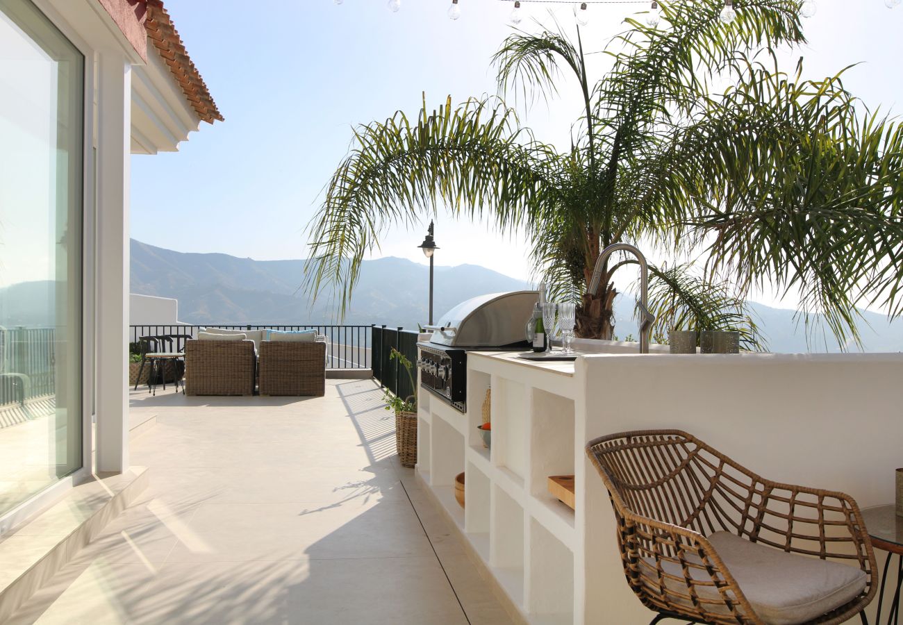 Villa/Dettached house in La Herradura - Beautiful 6 bedrooms House with stunning views