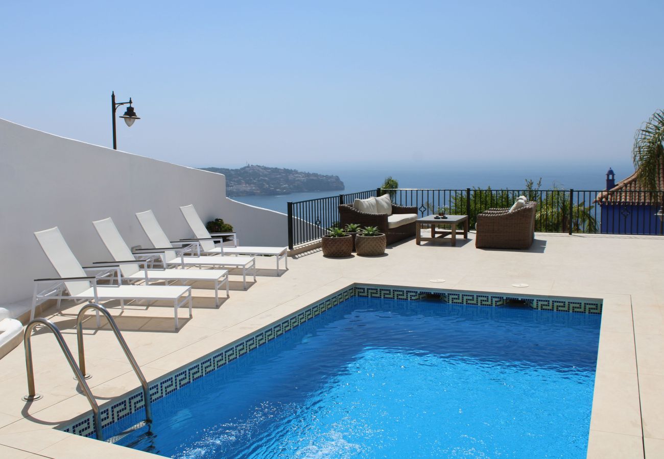 Villa/Dettached house in La Herradura - Beautiful 6 bedrooms House with stunning views