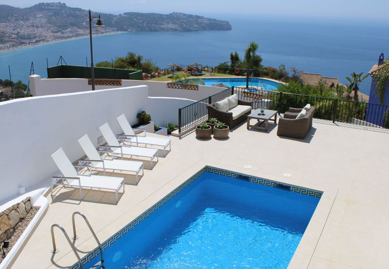 Villa/Dettached house in La Herradura - Beautiful 6 bedrooms House with stunning views